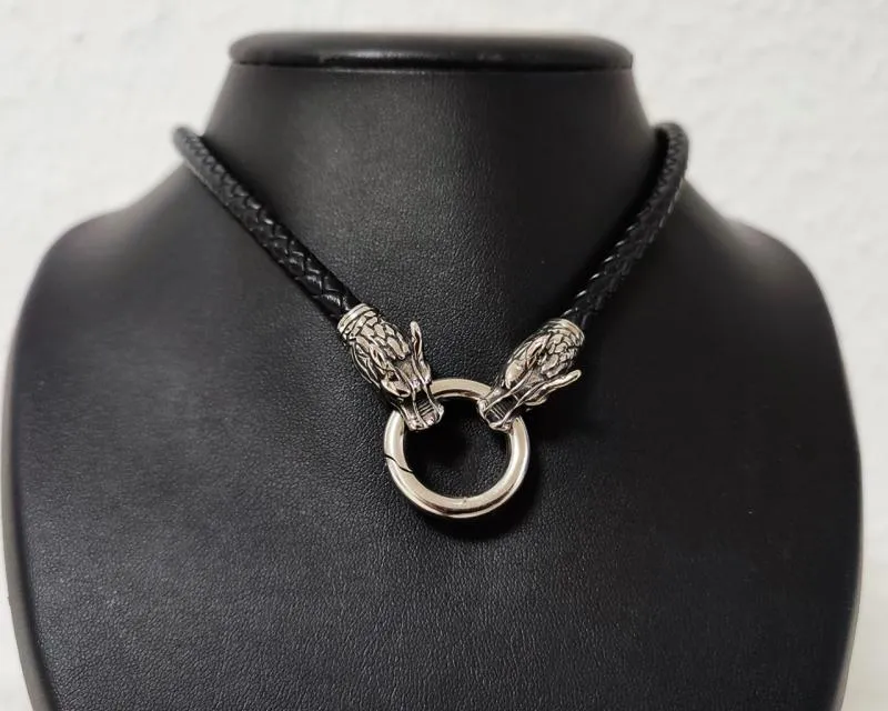 Black Solid Leather Necklace with Wolf Heads – Bold & Refined Viking Style